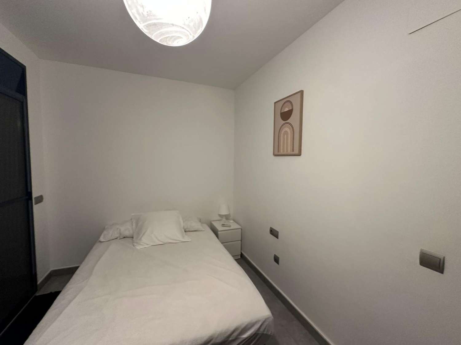 Kaunis moderni talo, jossa on oma uima-allas