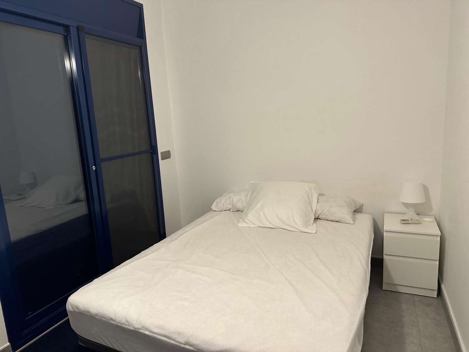 Kaunis moderni talo, jossa on oma uima-allas