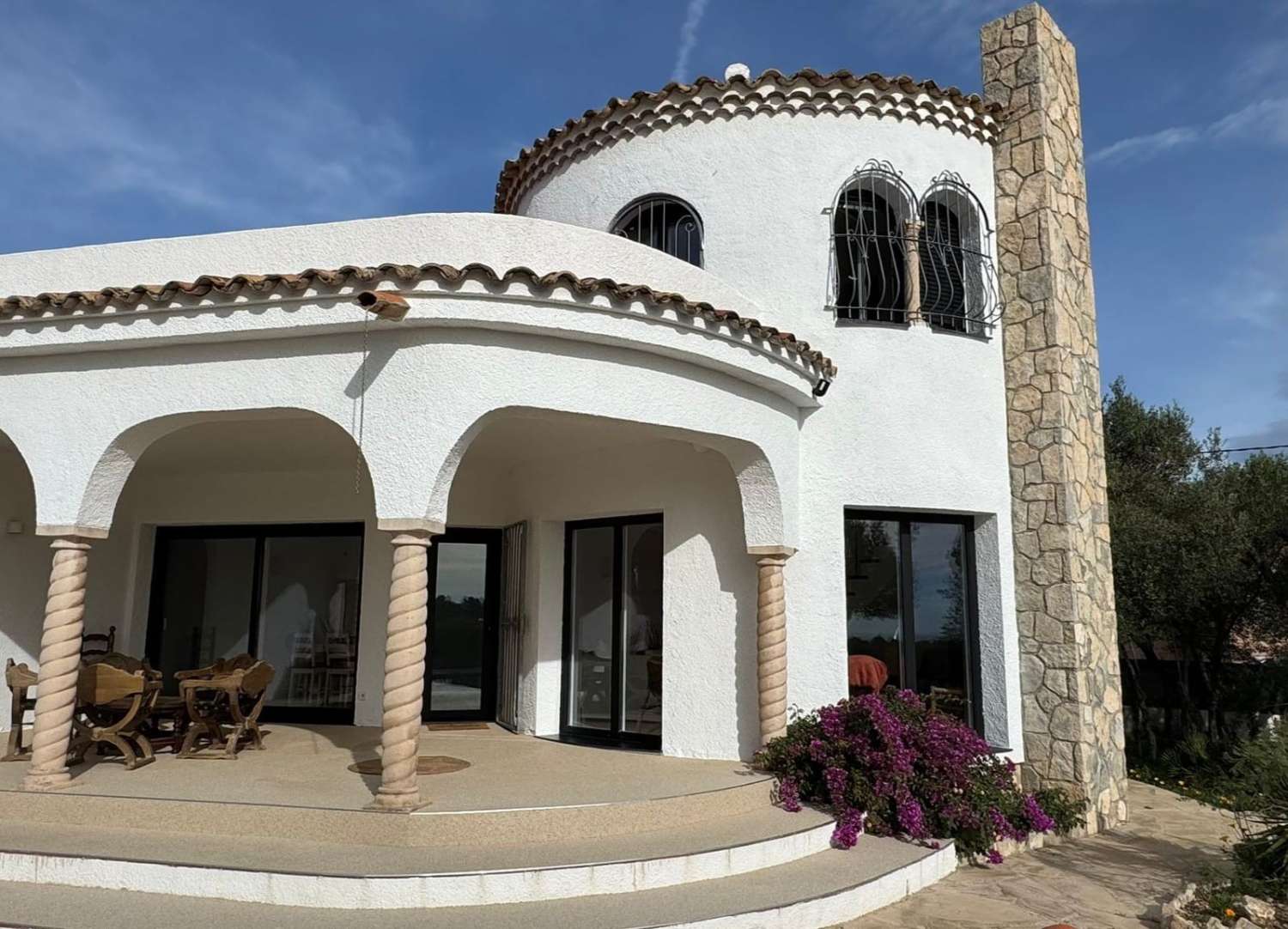 Schönes Haus mit herrlichem Spiegelpool in Las Tres Calas