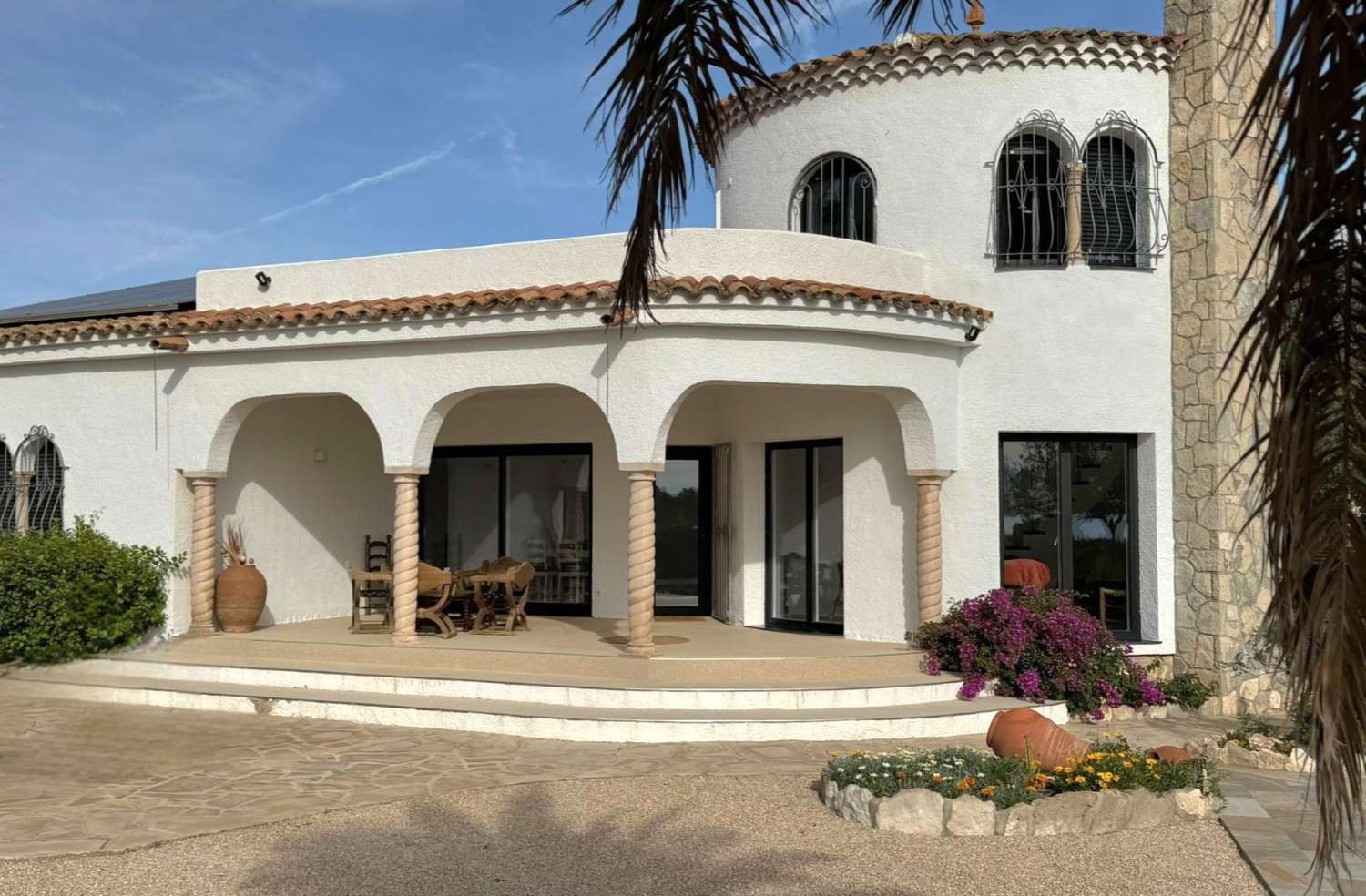 Schönes Haus mit herrlichem Spiegelpool in Las Tres Calas