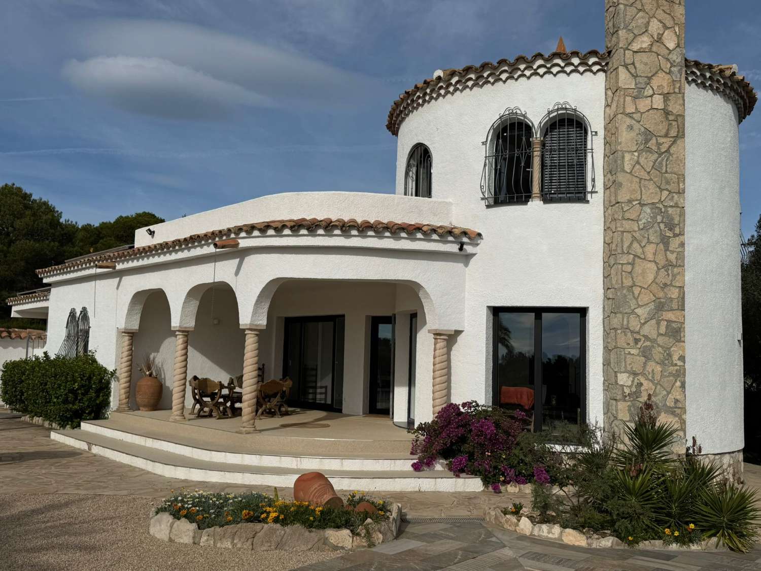 Schönes Haus mit herrlichem Spiegelpool in Las Tres Calas