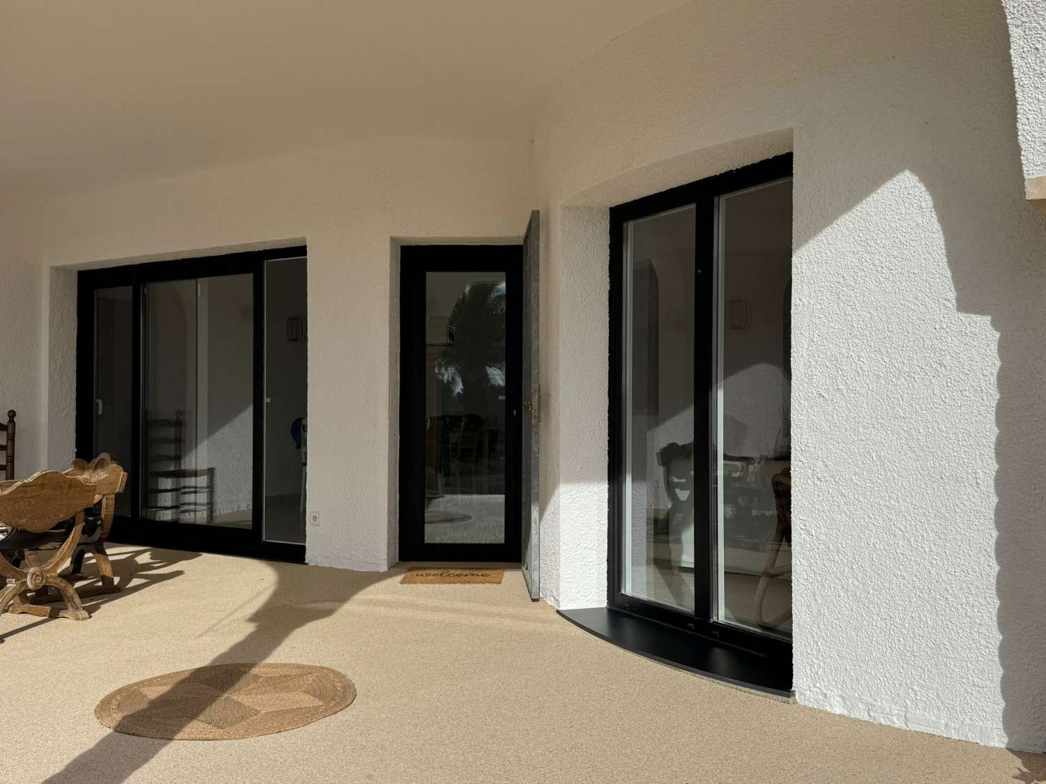 Schönes Haus mit herrlichem Spiegelpool in Las Tres Calas