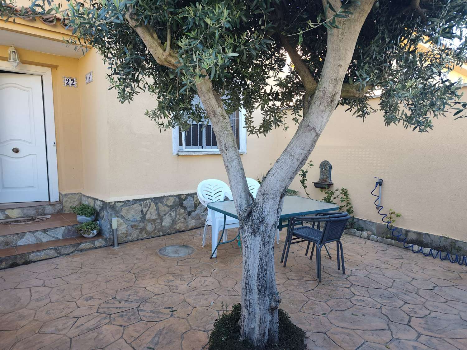 Casa adosada esquinera en Mont Roig del Camp