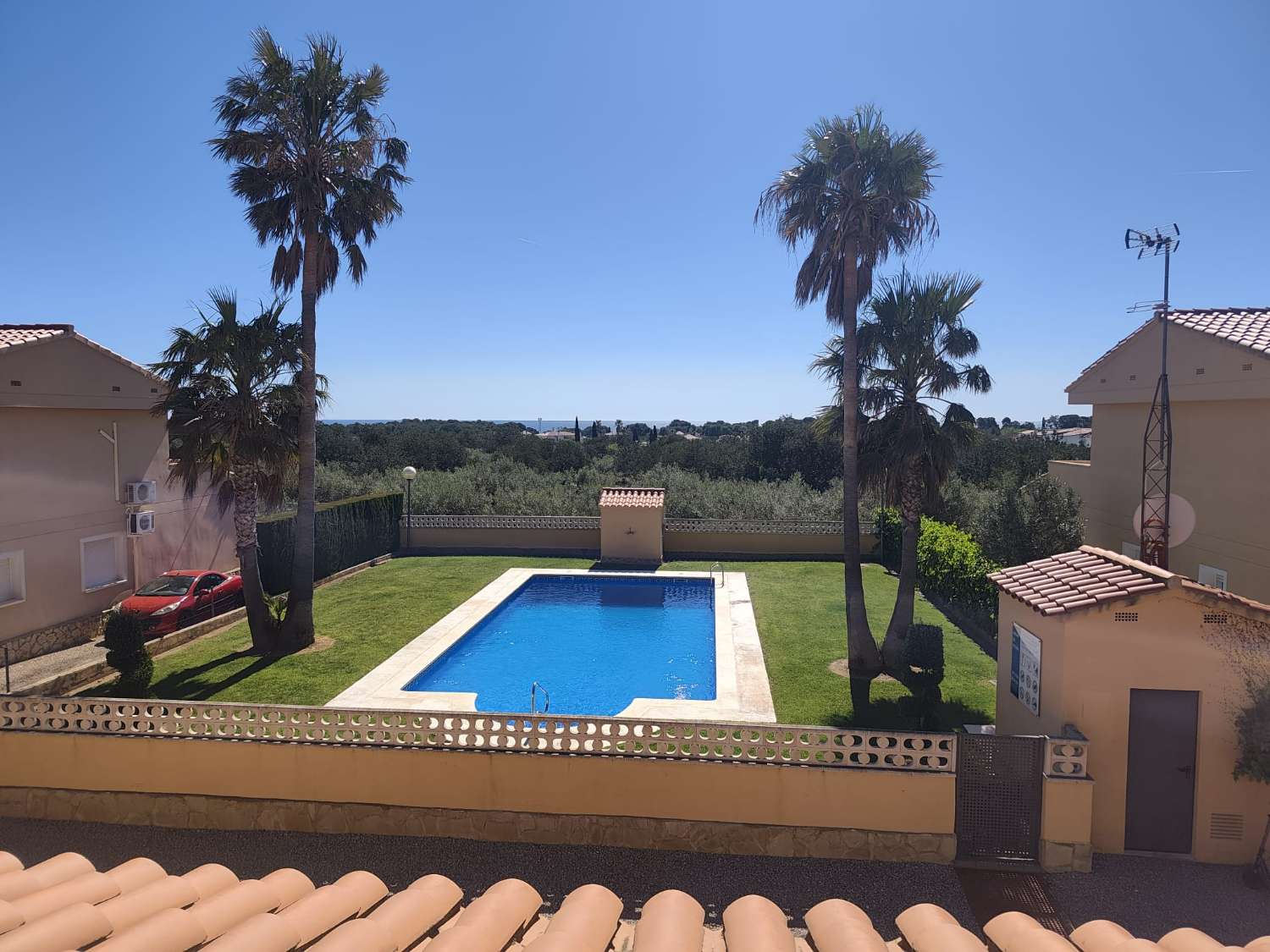 Casa adosada esquinera en Mont Roig del Camp
