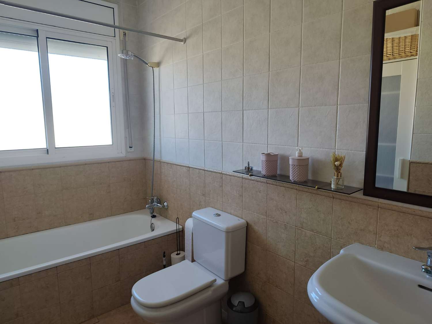 Casa adosada esquinera en Mont Roig del Camp