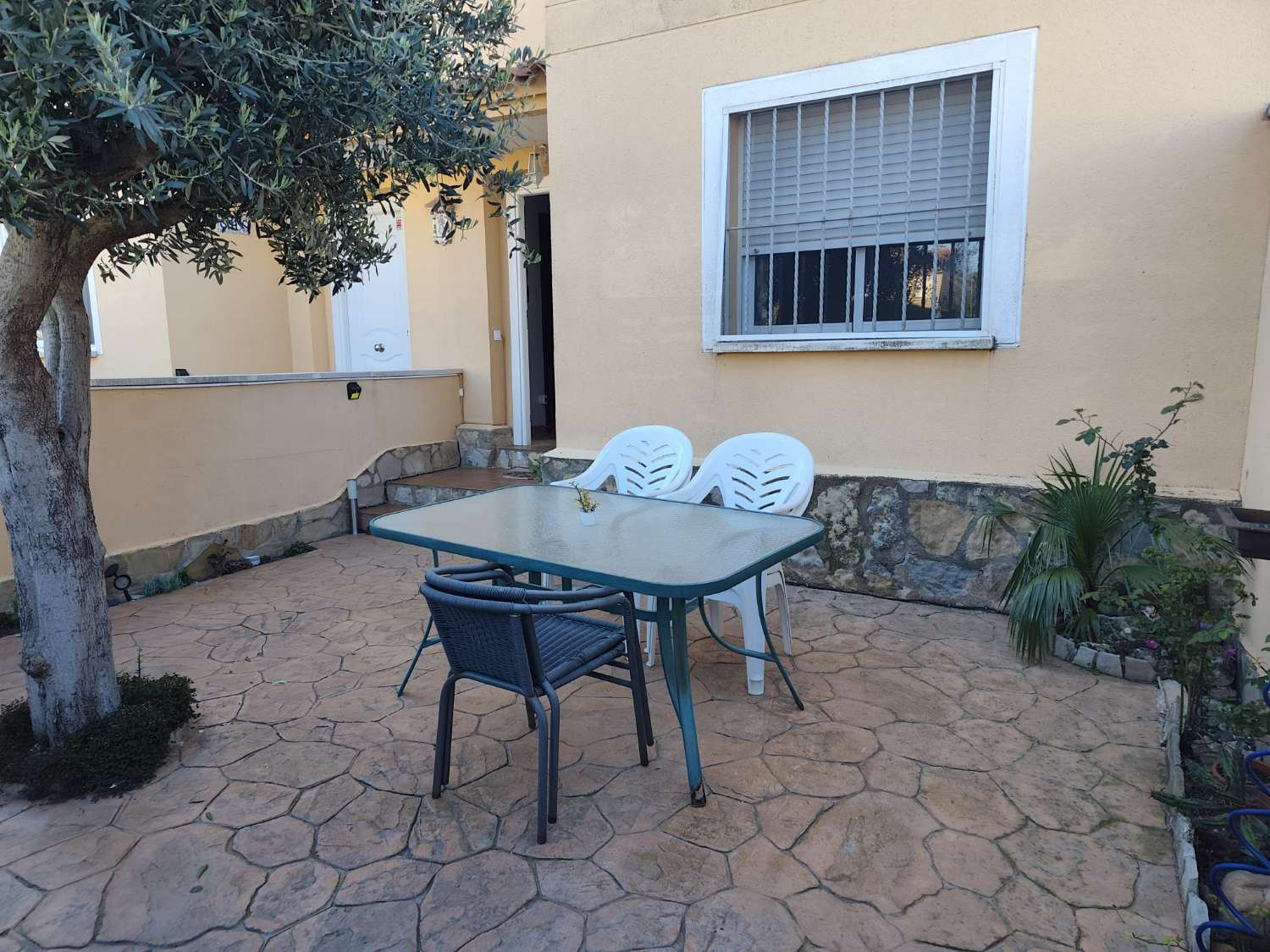 Casa adosada esquinera en Mont Roig del Camp