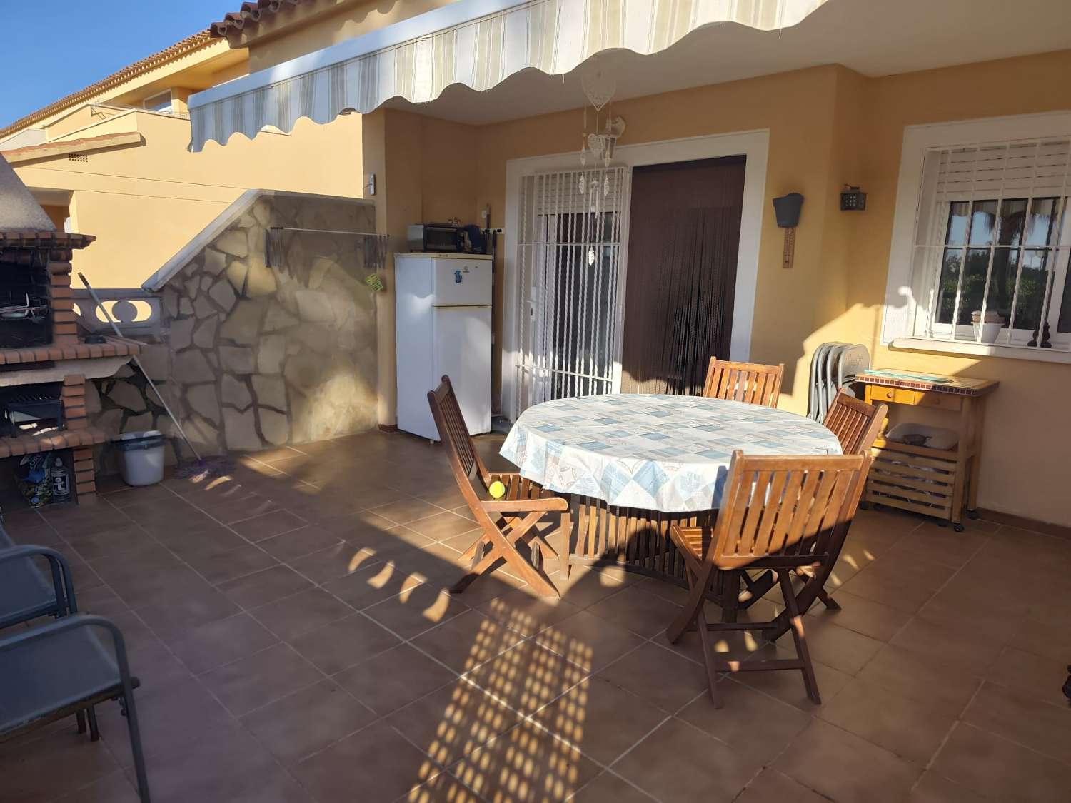 Casa adosada esquinera en Mont Roig del Camp