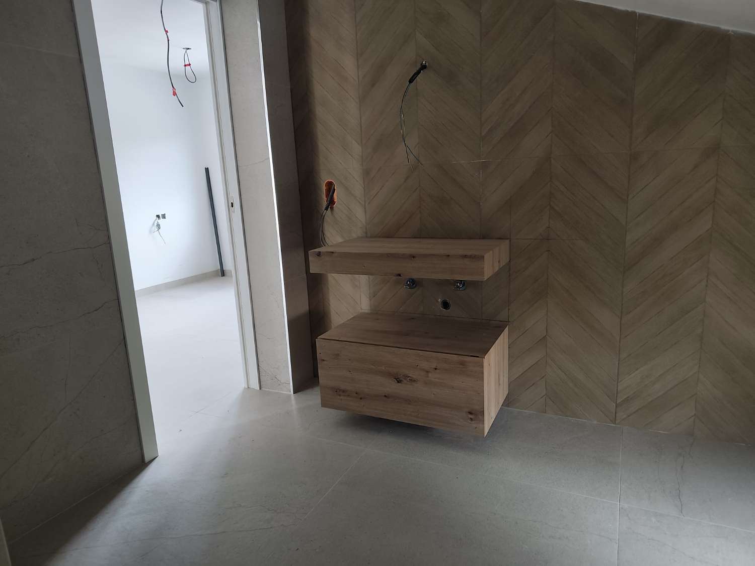 Exclusiva villa en Miami Platja, completamente rehabilitada y equipada con piscina, jacuzzi y acabados de lujo.