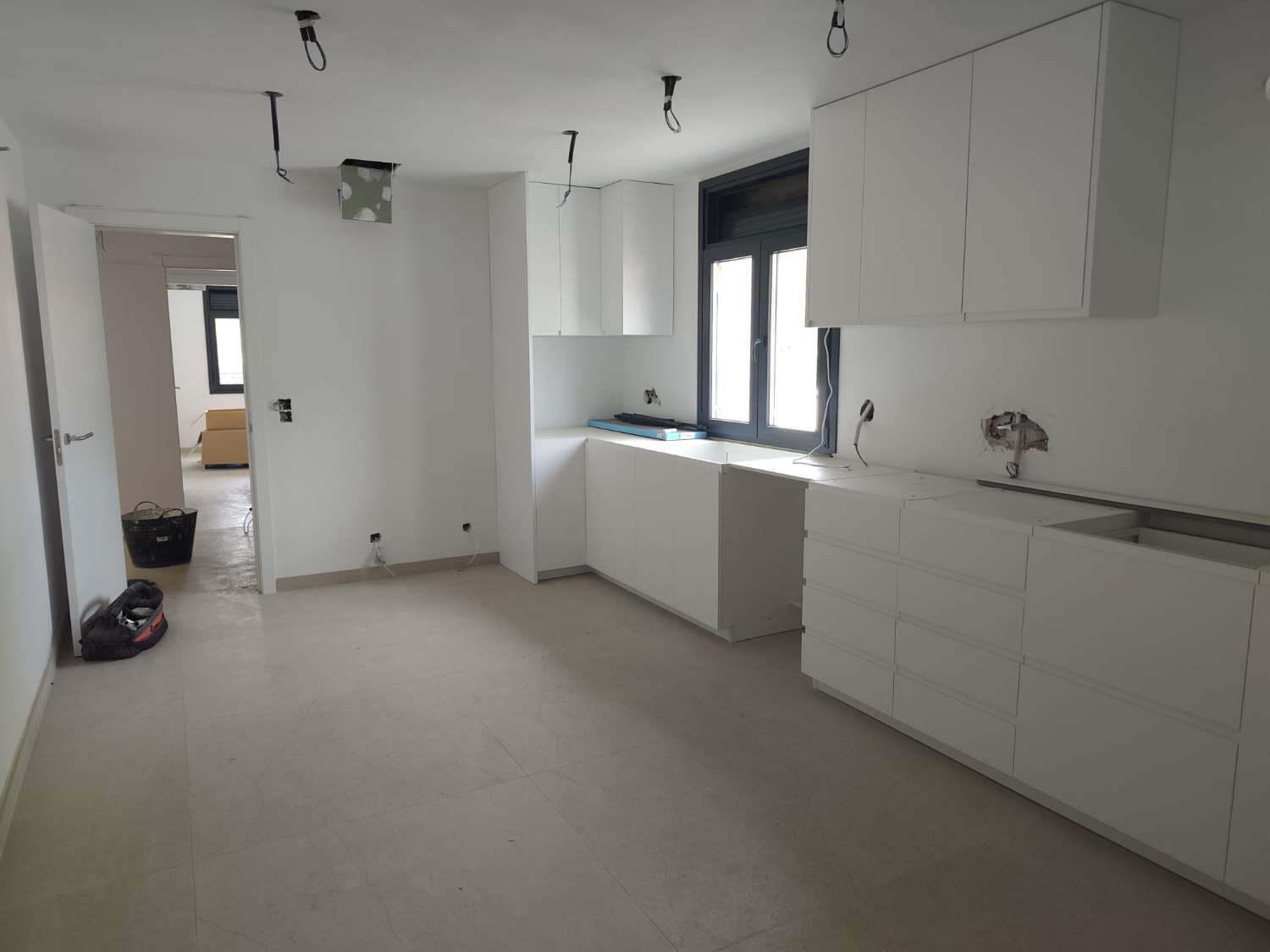 Exclusiva villa en Miami Platja, completamente rehabilitada y equipada con piscina, jacuzzi y acabados de lujo.