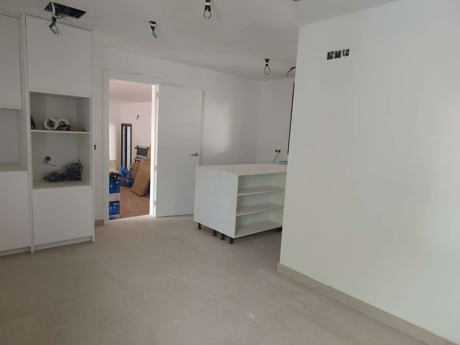 Exclusiva villa en Miami Platja, completamente rehabilitada y equipada con piscina, jacuzzi y acabados de lujo.