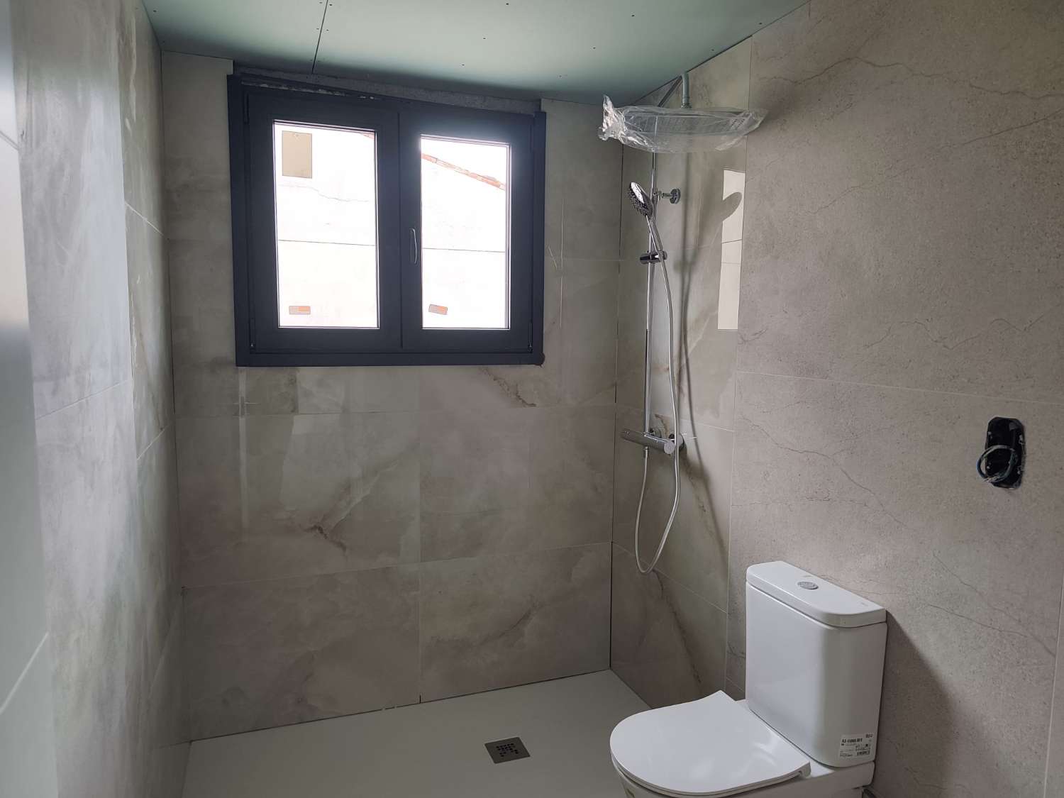 Exclusiva villa en Miami Platja, completamente rehabilitada y equipada con piscina, jacuzzi y acabados de lujo.