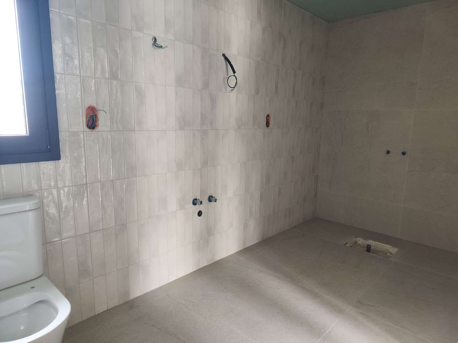 Exclusiva villa en Miami Platja, completamente rehabilitada y equipada con piscina, jacuzzi y acabados de lujo.