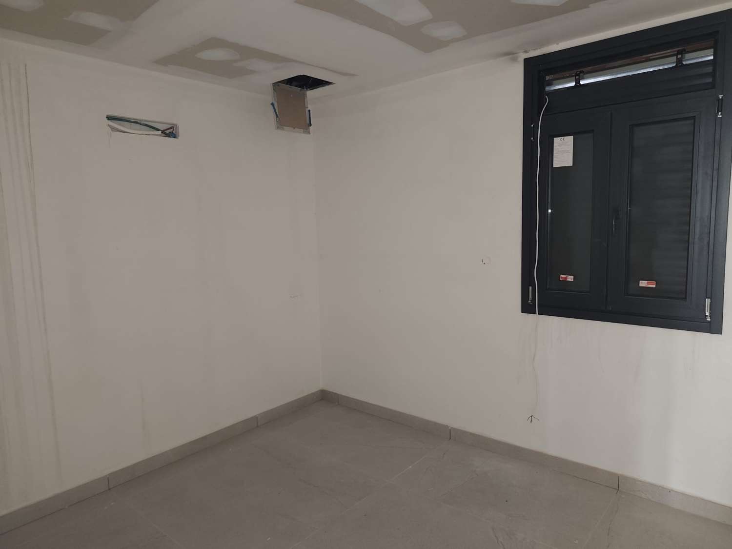 Exclusiva villa en Miami Platja, completamente rehabilitada y equipada con piscina, jacuzzi y acabados de lujo.