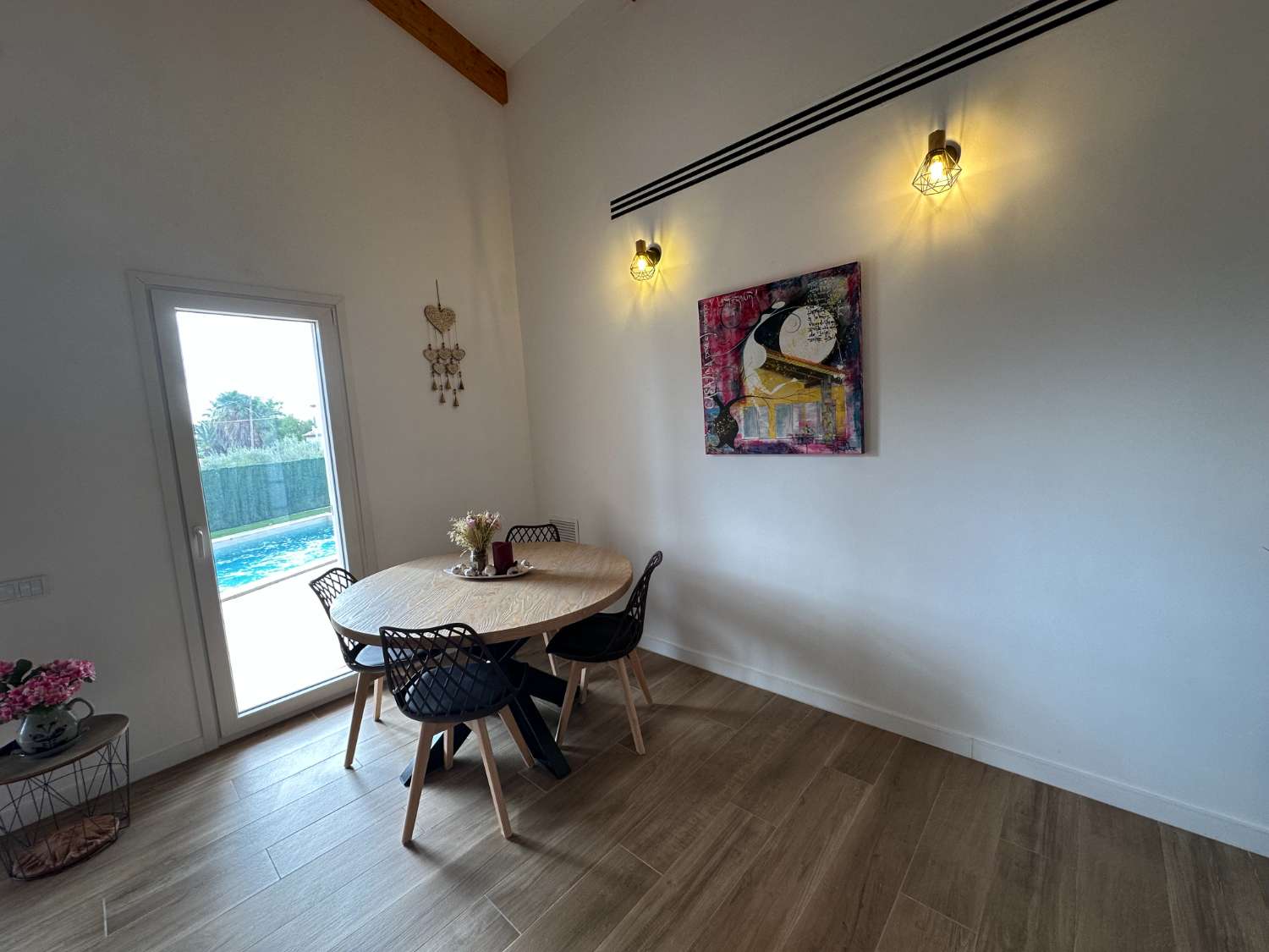 ¡Nueva casa unifamiliar con piscina privada!