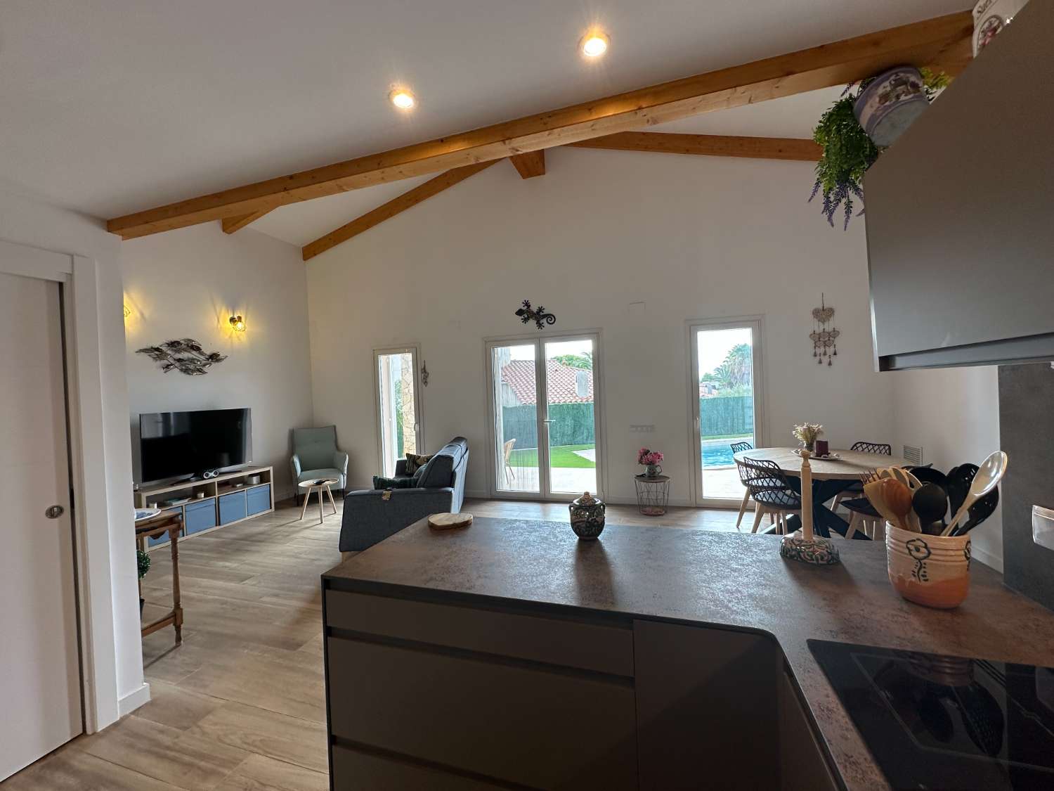 ¡Nueva casa unifamiliar con piscina privada!