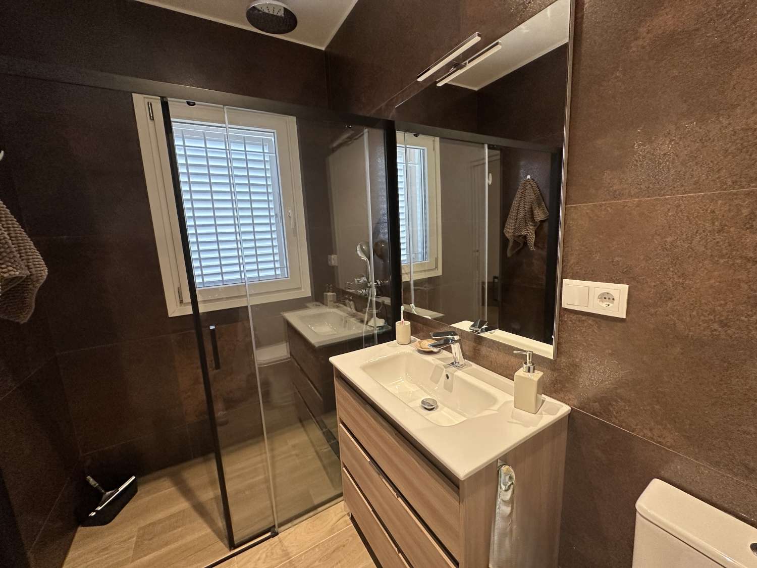 ¡Nueva casa unifamiliar con piscina privada!