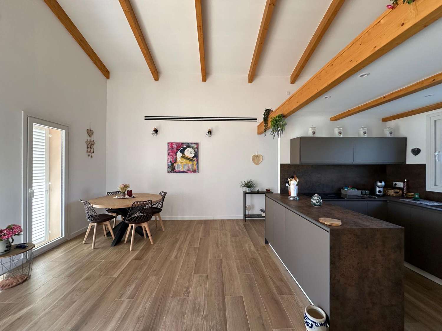 ¡Nueva casa unifamiliar con piscina privada!