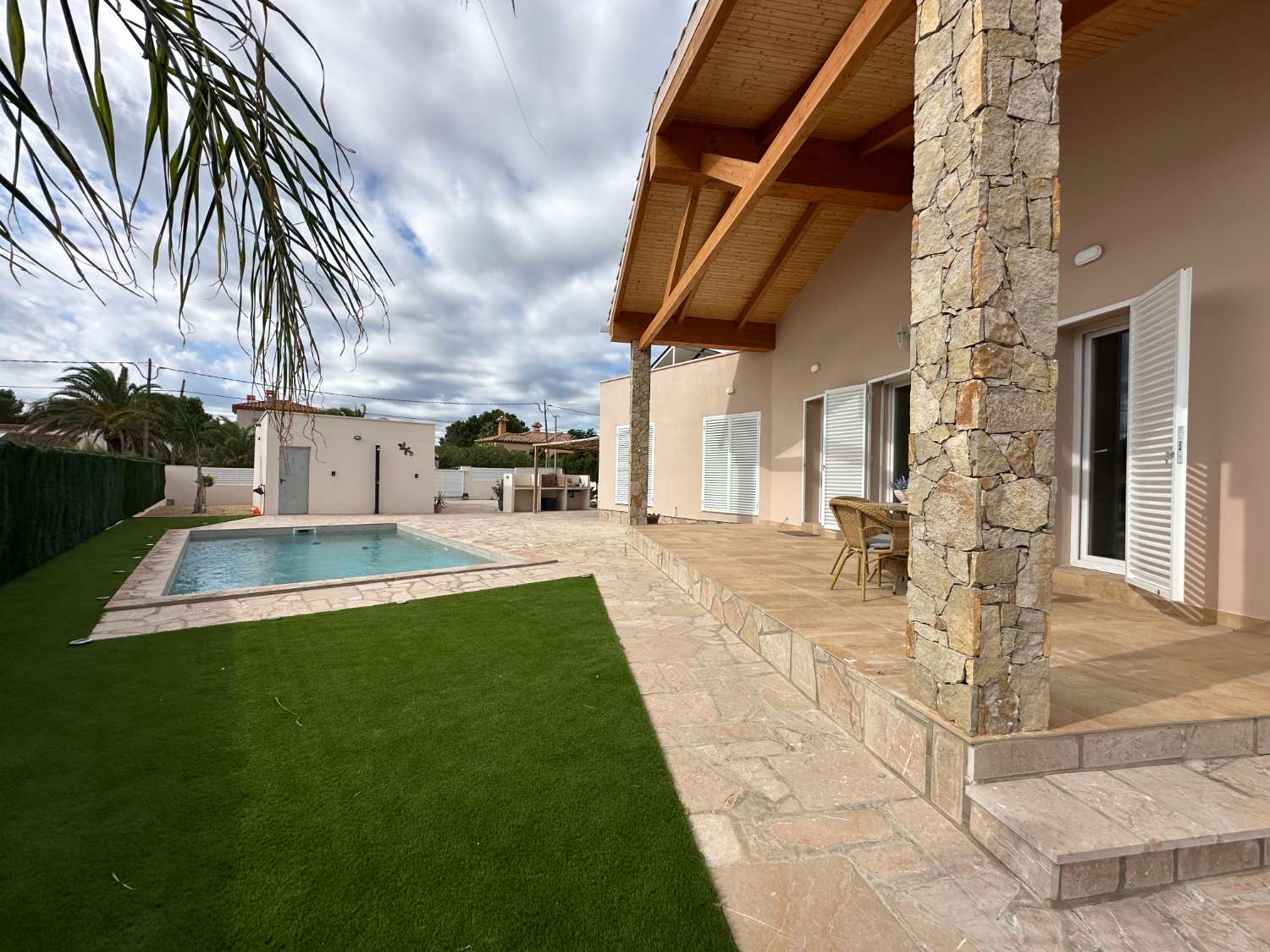 ¡Nueva casa unifamiliar con piscina privada!