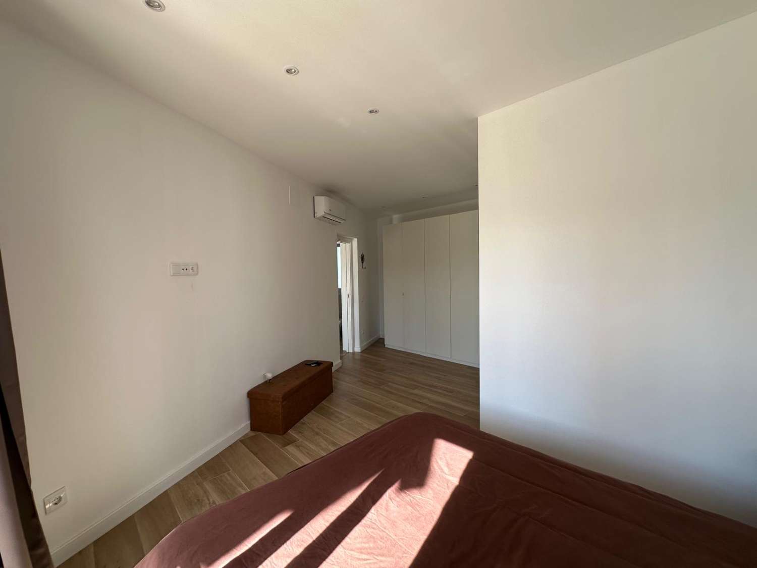 ¡Nueva casa unifamiliar con piscina privada!