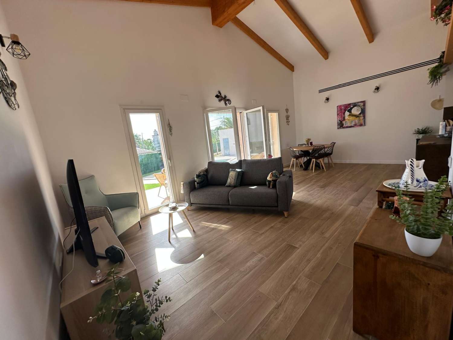 ¡Nueva casa unifamiliar con piscina privada!