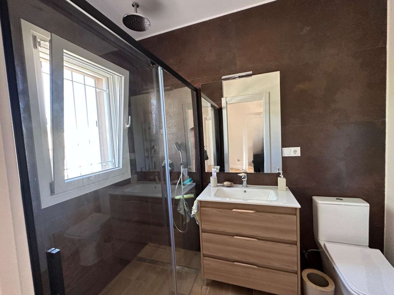 ¡Nueva casa unifamiliar con piscina privada!