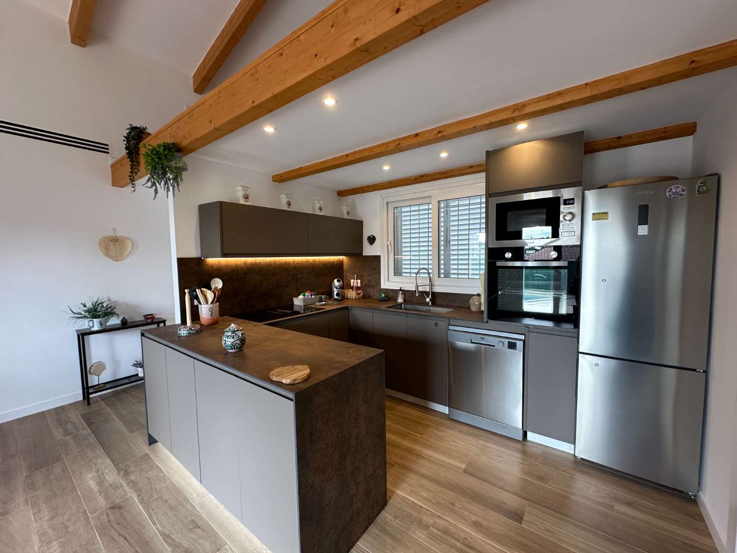 ¡Nueva casa unifamiliar con piscina privada!