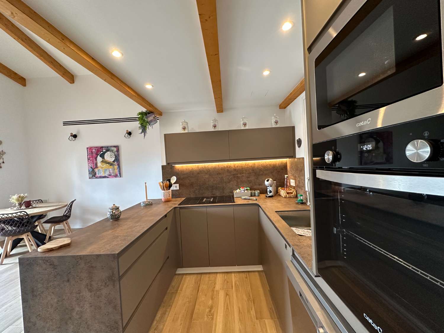 ¡Nueva casa unifamiliar con piscina privada!