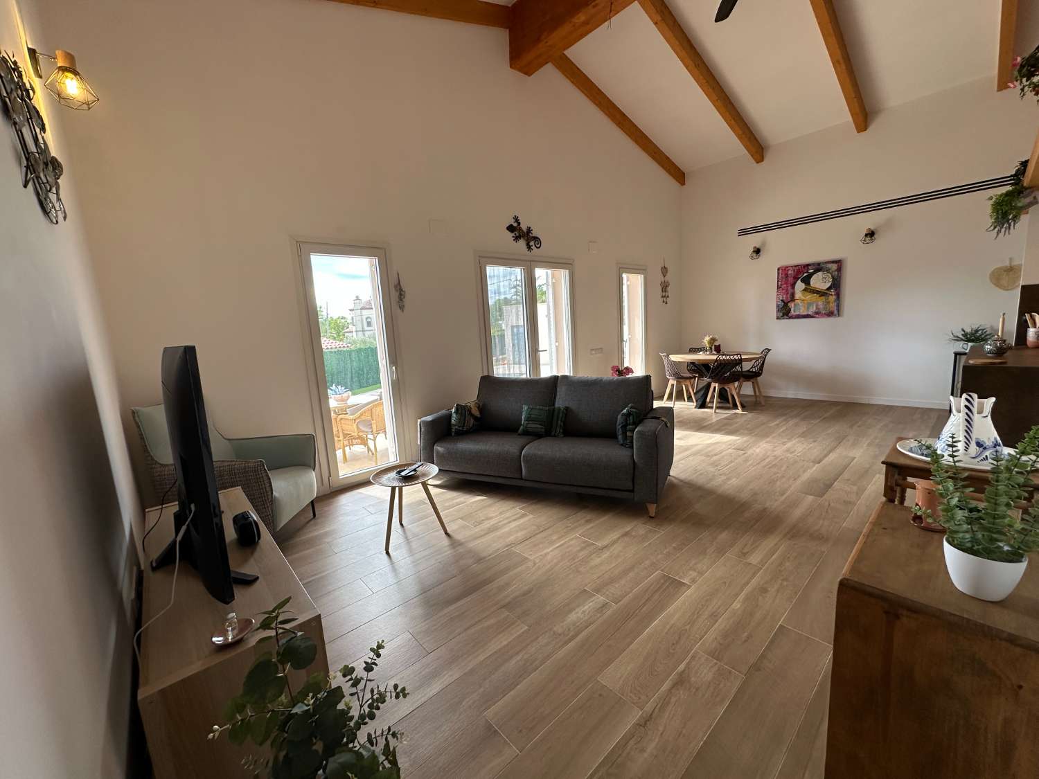 ¡Nueva casa unifamiliar con piscina privada!