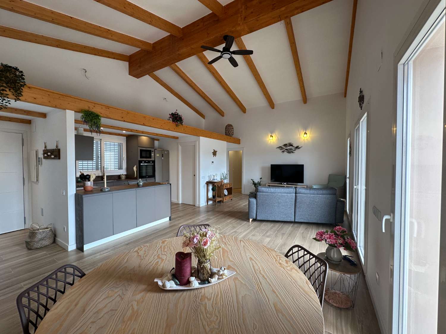 ¡Nueva casa unifamiliar con piscina privada!