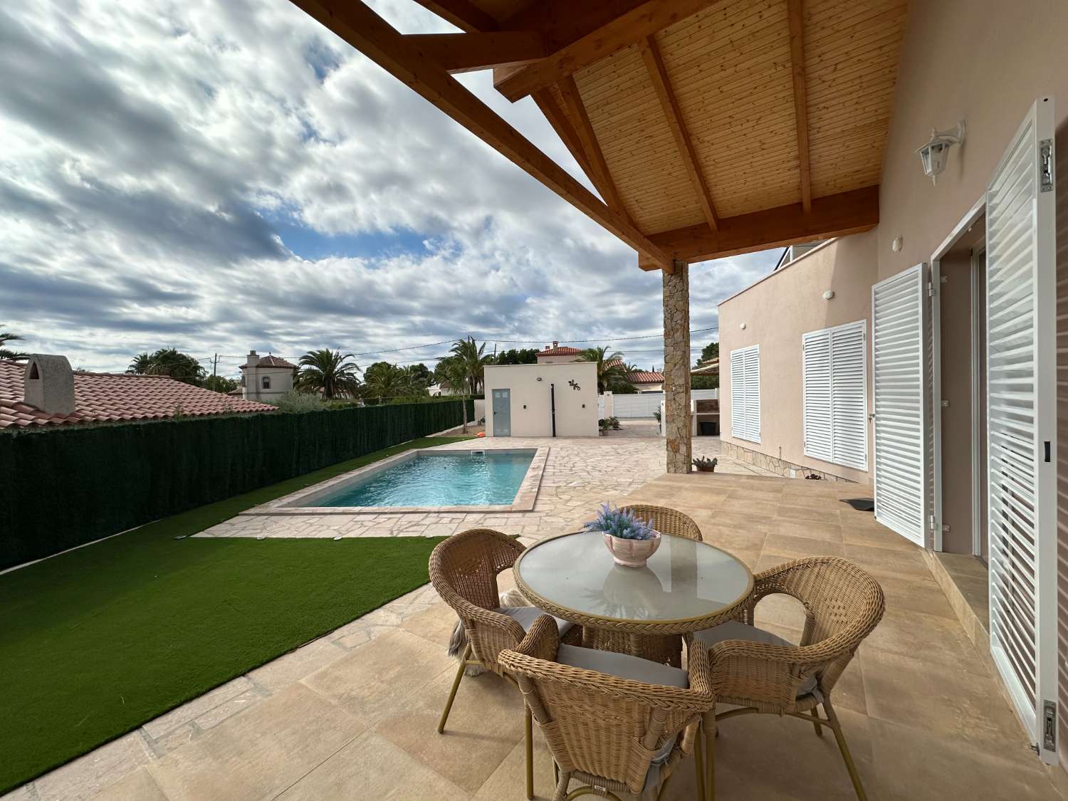 ¡Nueva casa unifamiliar con piscina privada!