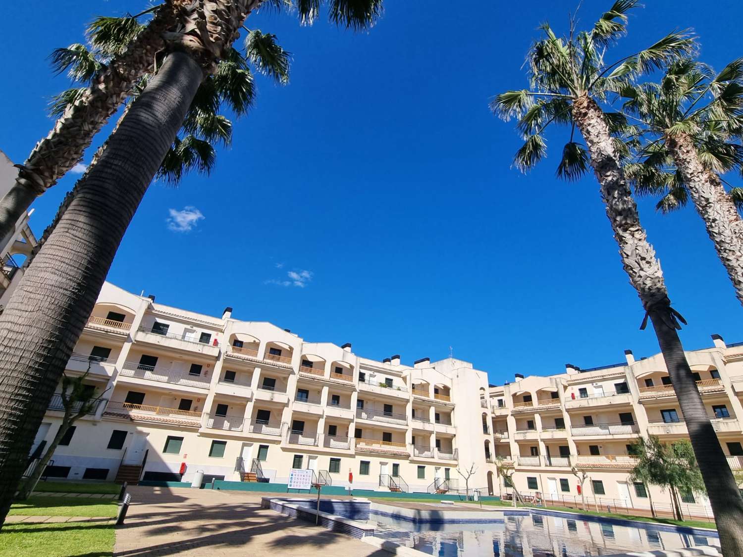 Appartement au cœur de Miami Platja, à seulement 200 mètres de la plage.