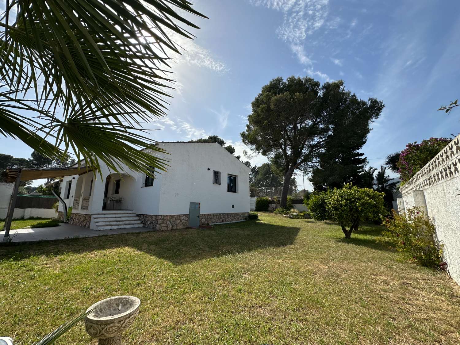 Casa independiente con hermoso jardín en Miami Platja