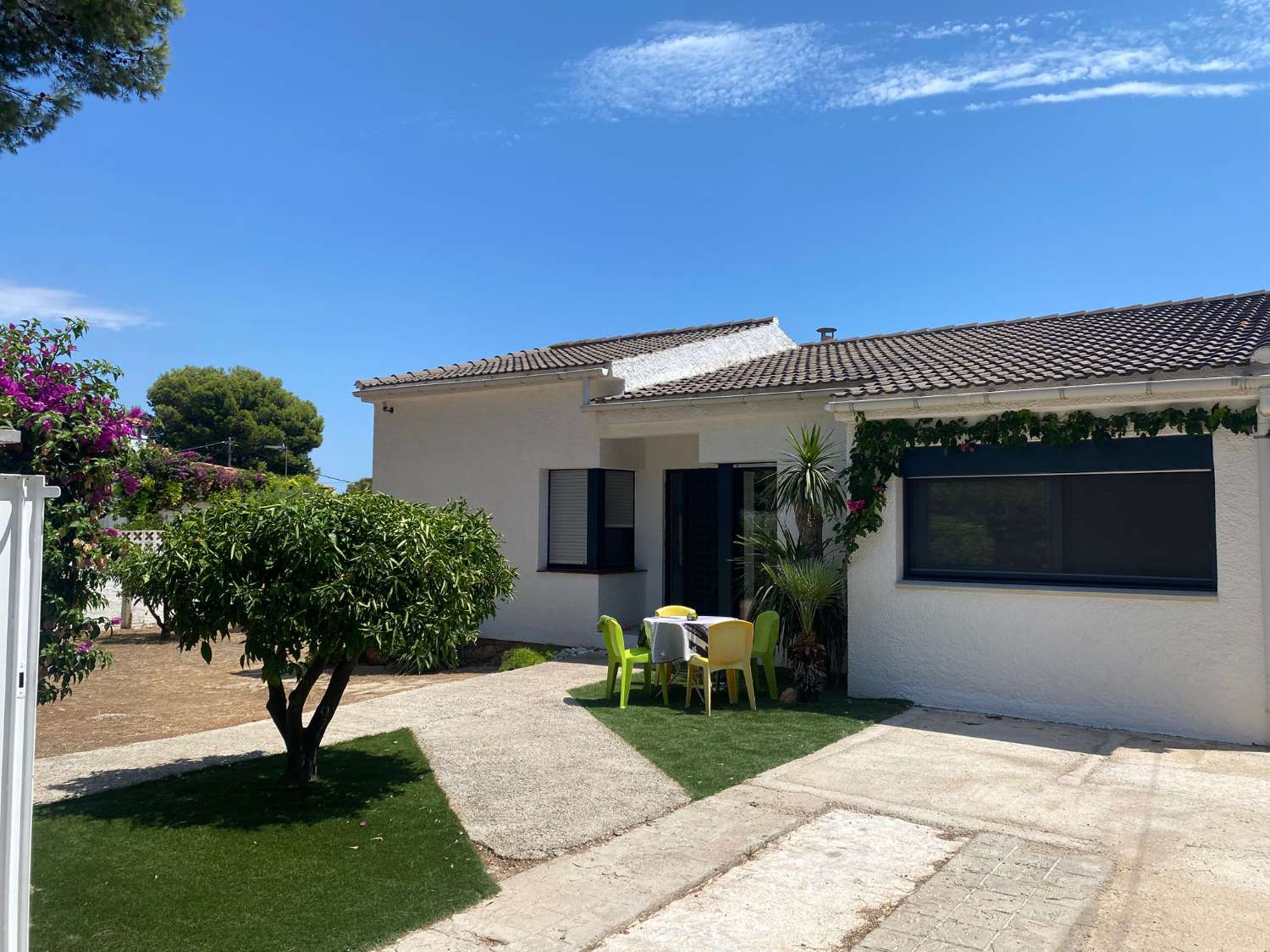 Casa independiente con hermoso jardín en Miami Platja