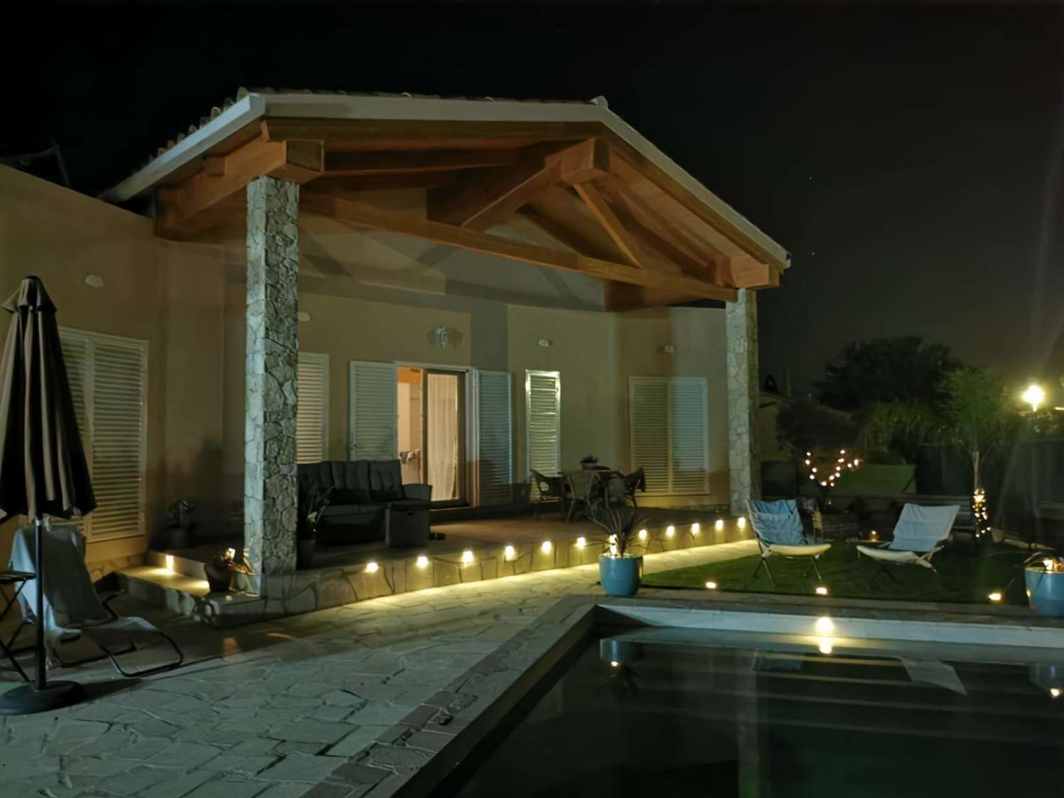 ¡Nueva casa unifamiliar con piscina privada!