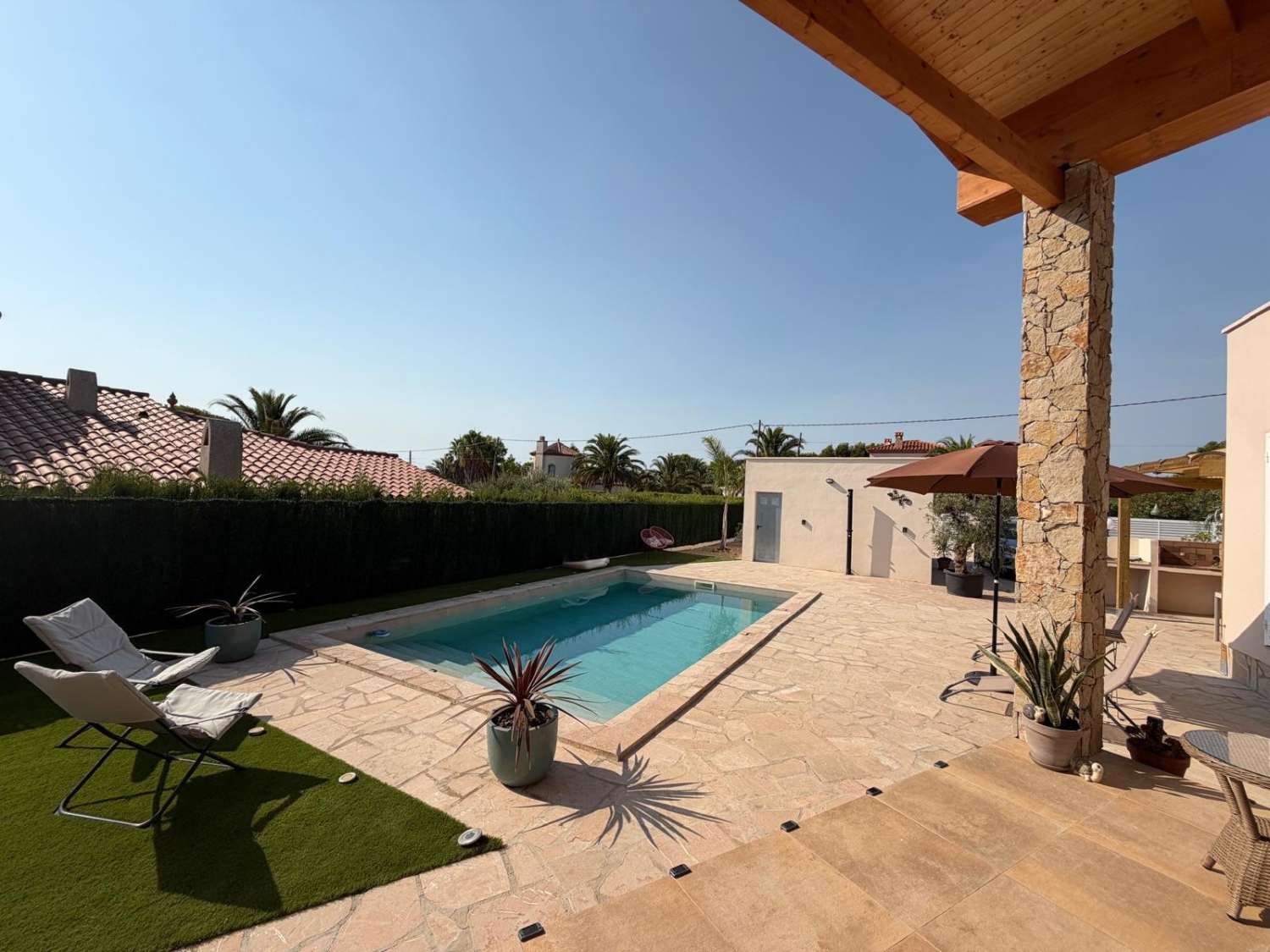¡Nueva casa unifamiliar con piscina privada!