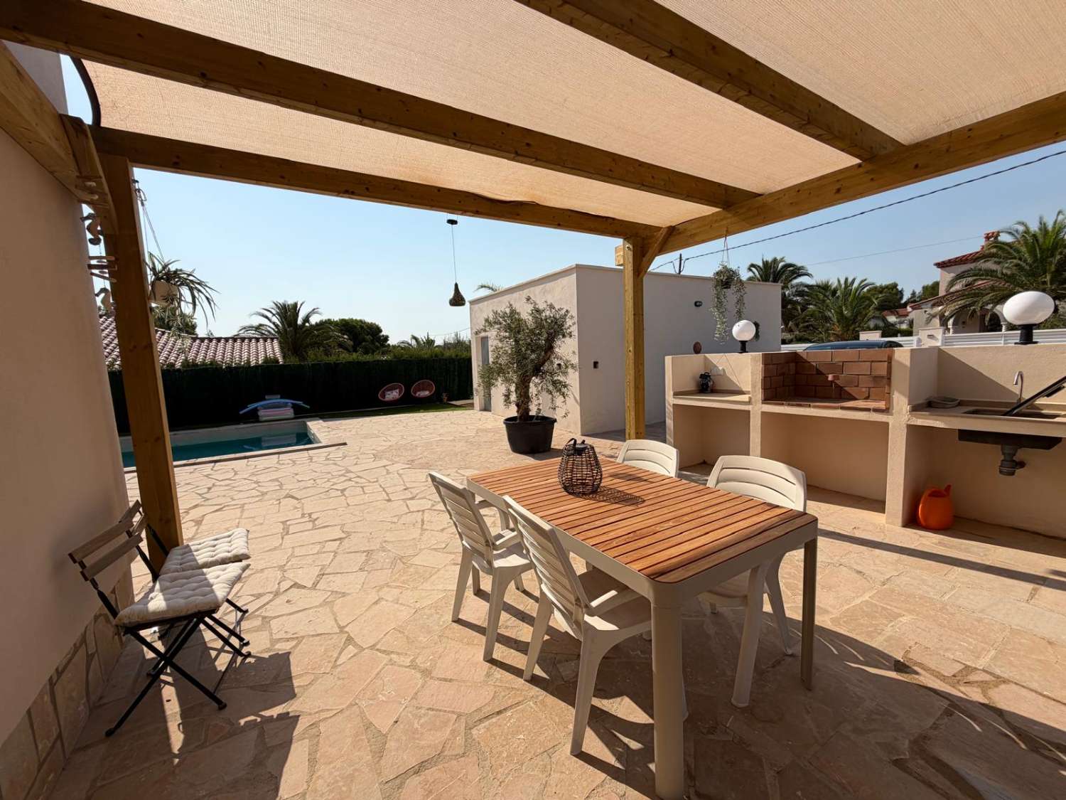 ¡Nueva casa unifamiliar con piscina privada!
