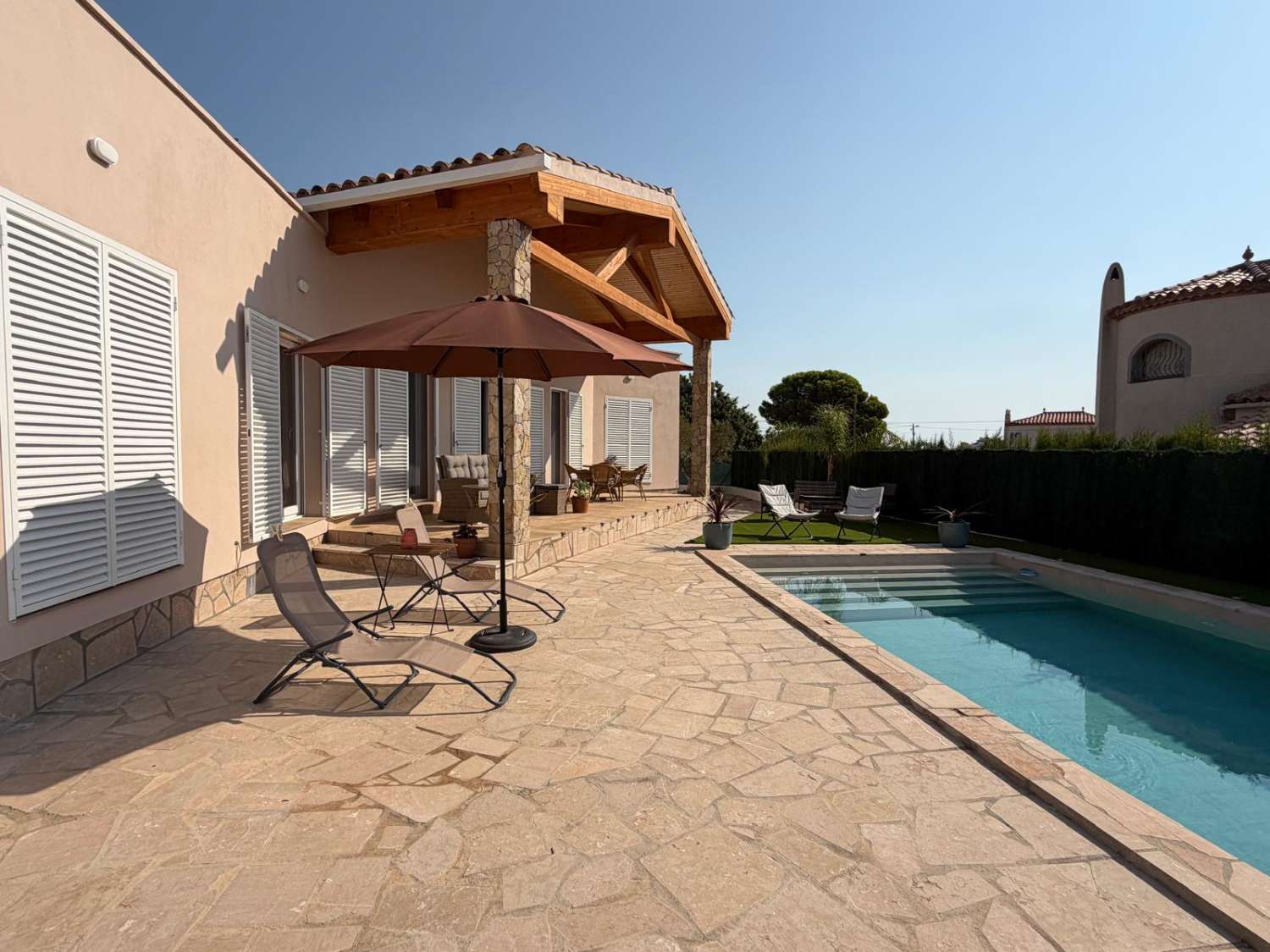 ¡Nueva casa unifamiliar con piscina privada!