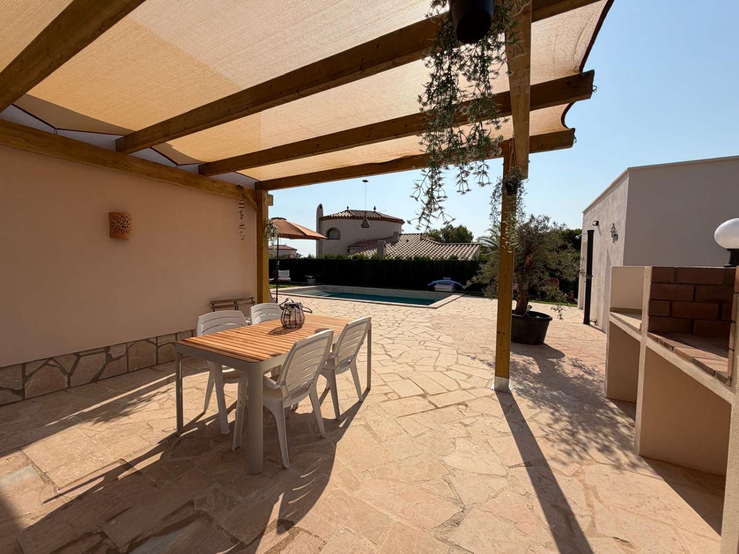 ¡Nueva casa unifamiliar con piscina privada!
