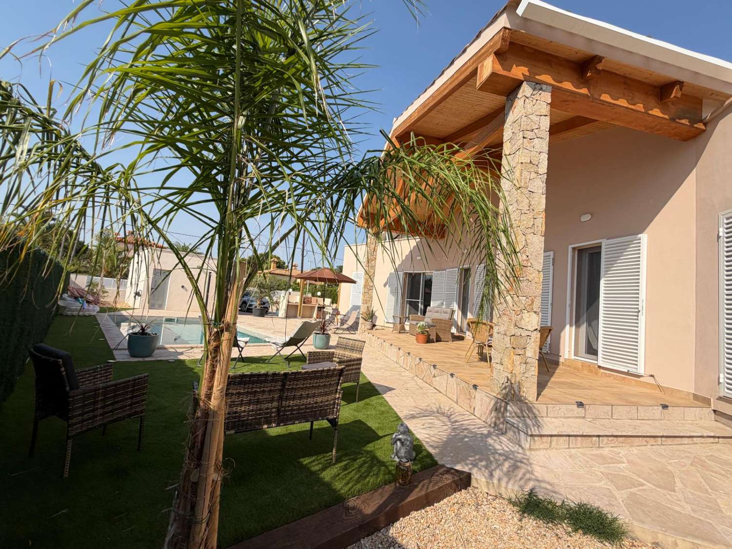 ¡Nueva casa unifamiliar con piscina privada!