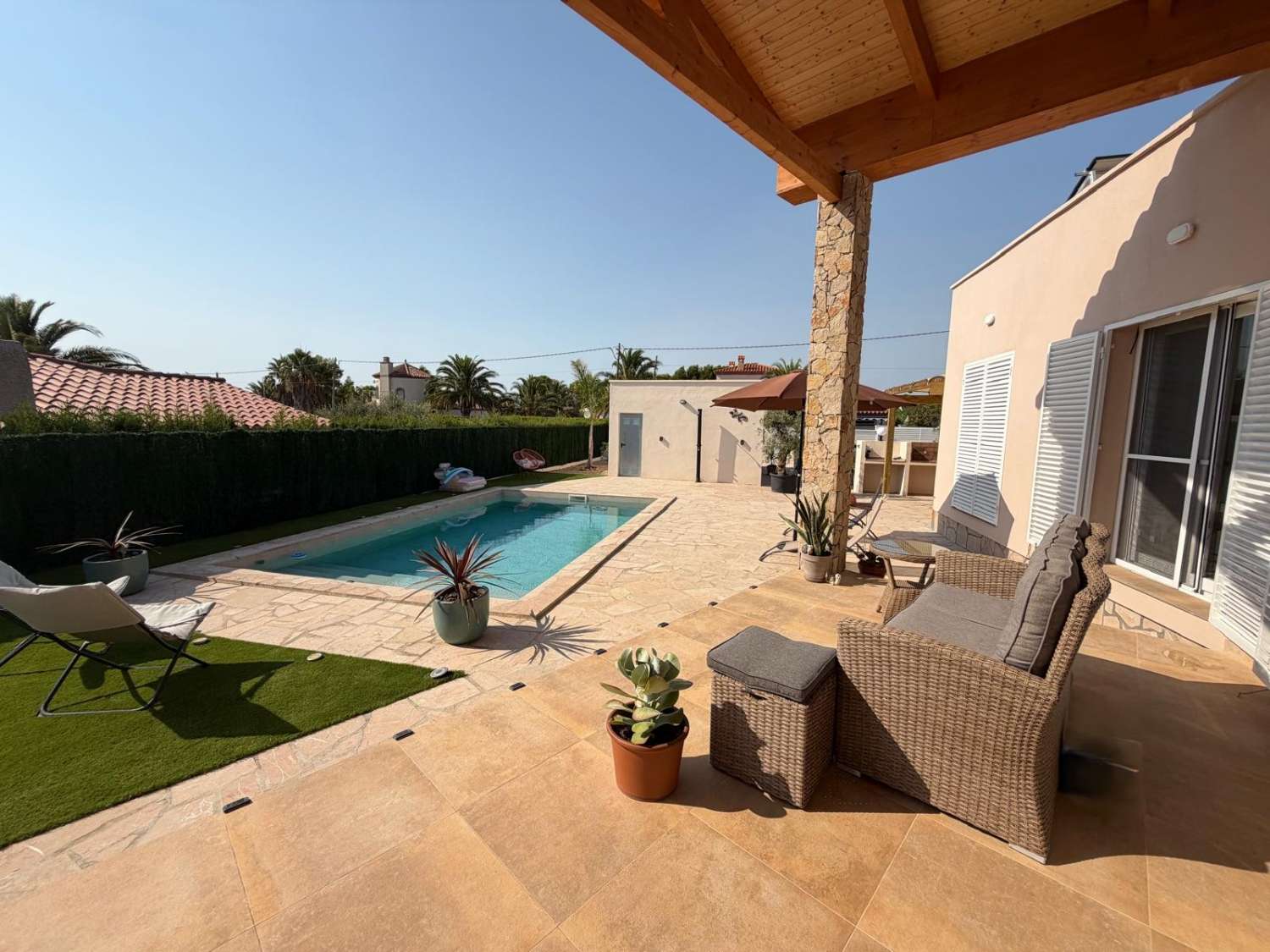¡Nueva casa unifamiliar con piscina privada!