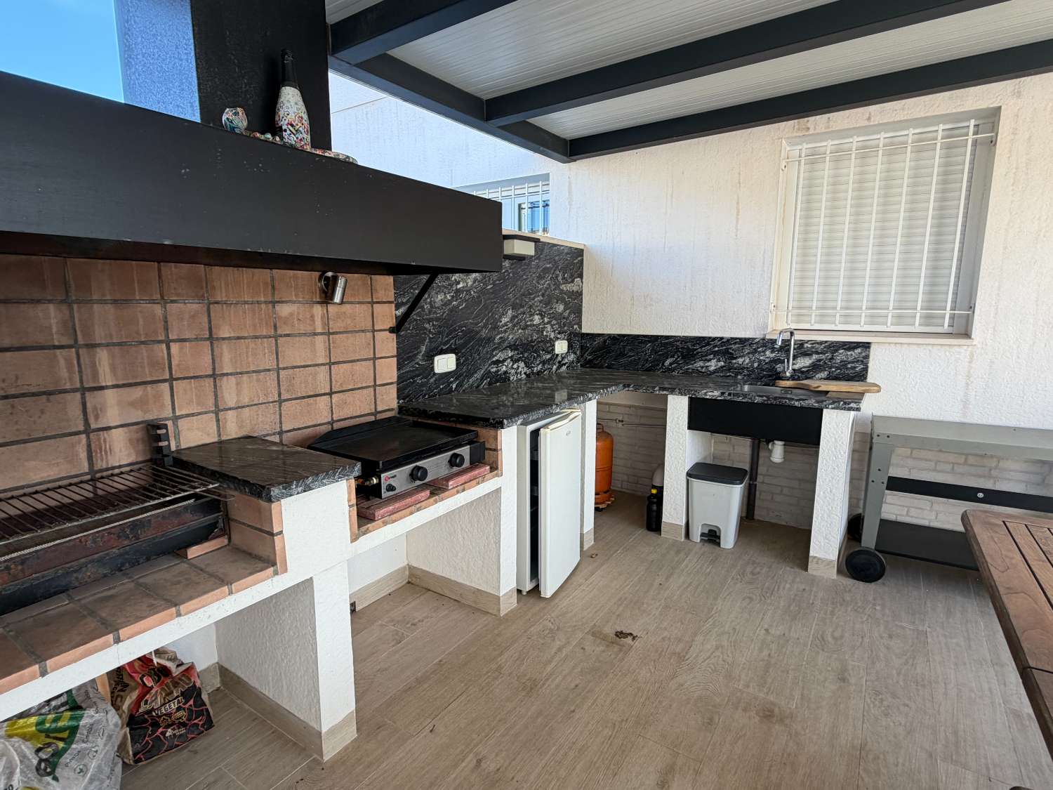 Casa moderna con piscina a 450m de la playa