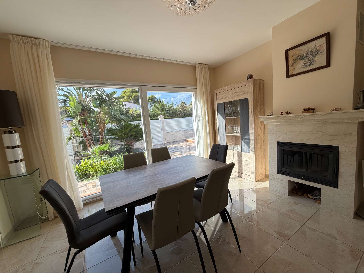 Casa moderna con piscina a 450m de la playa