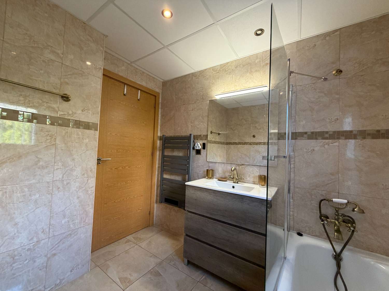 Casa moderna con piscina a 450m de la playa