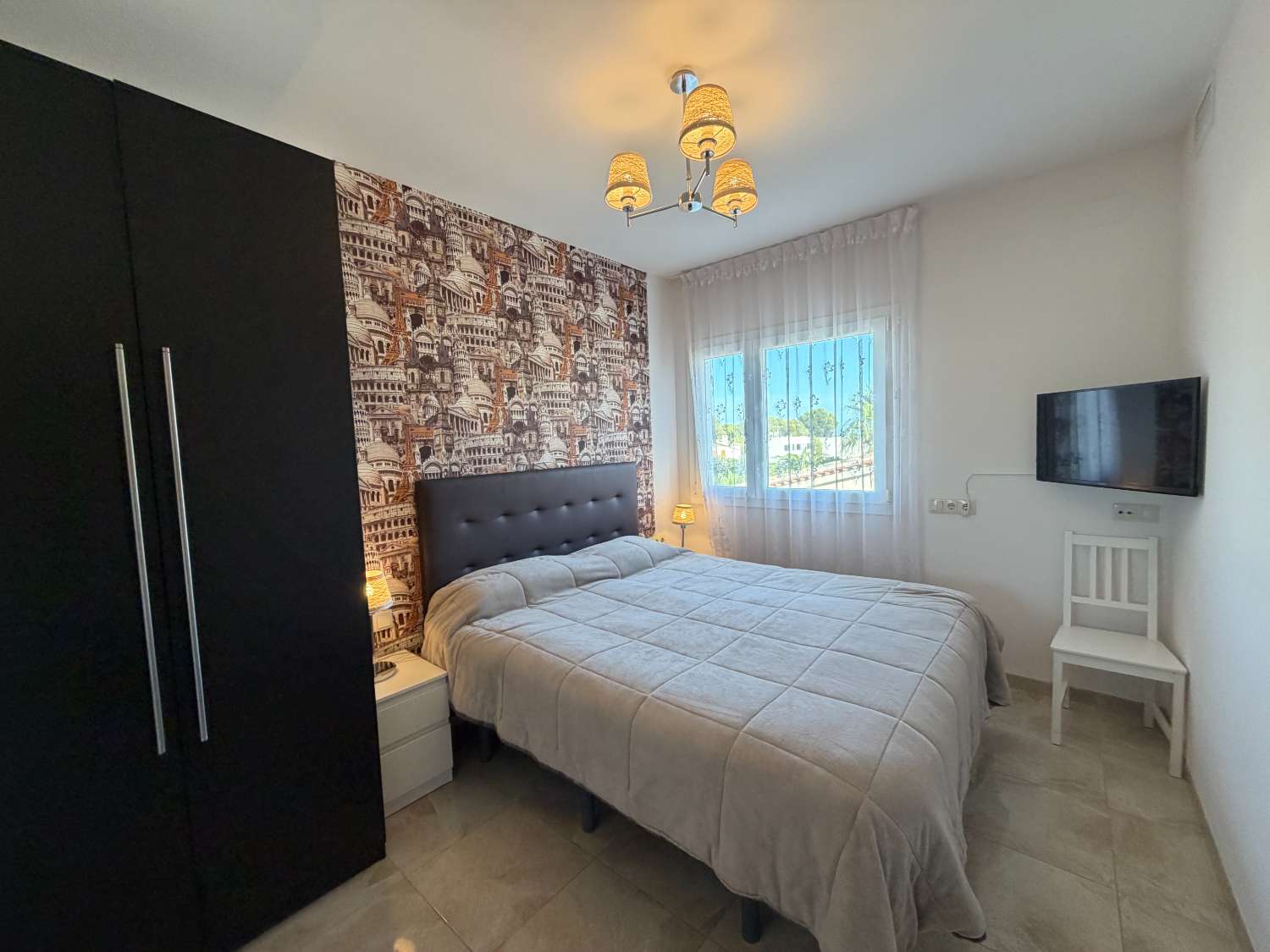 Casa moderna con piscina a 450m de la playa