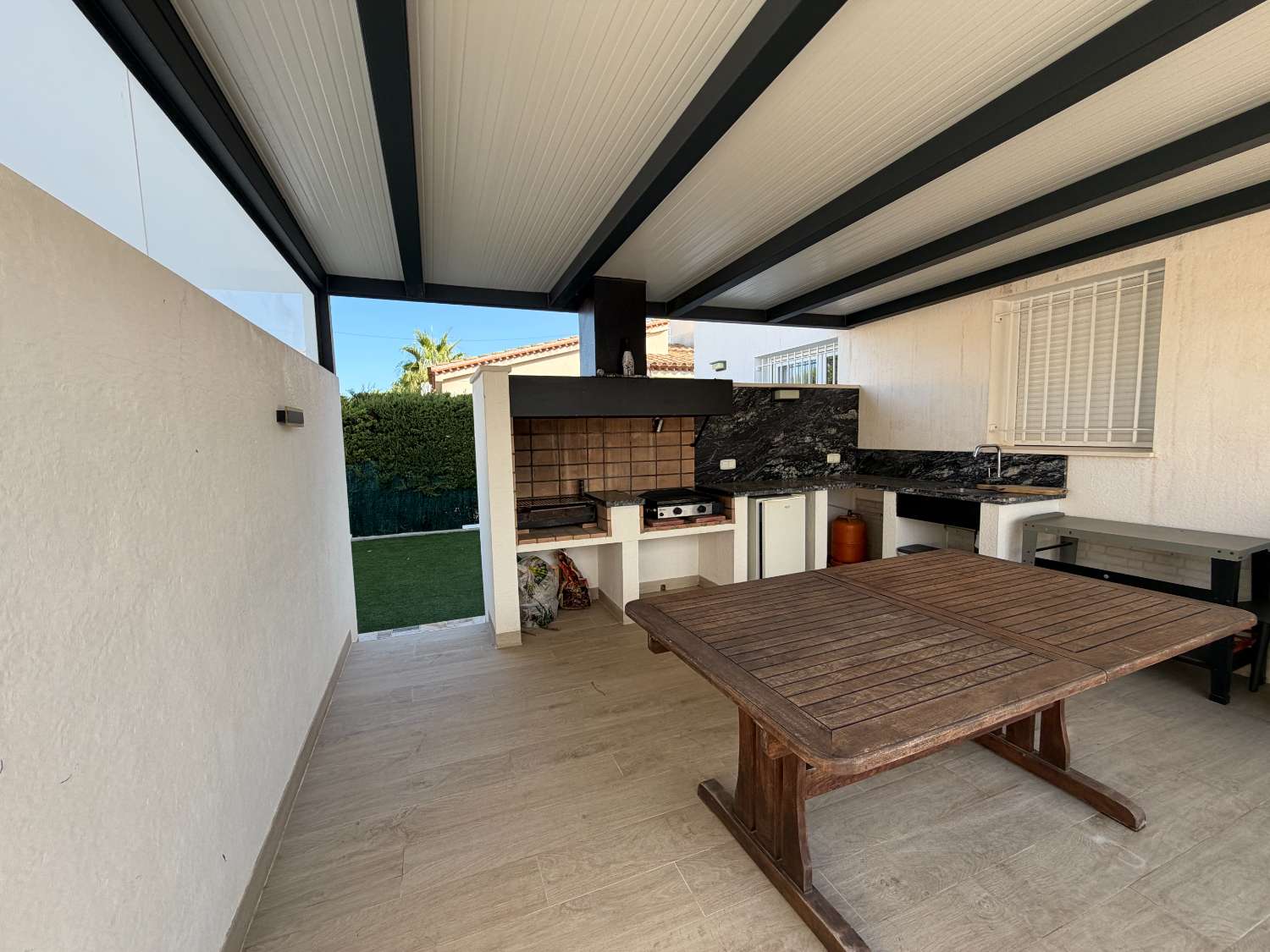 Casa moderna con piscina a 450m de la playa