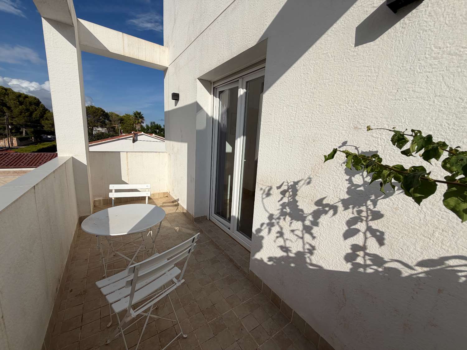 Casa moderna con piscina a 450m de la playa