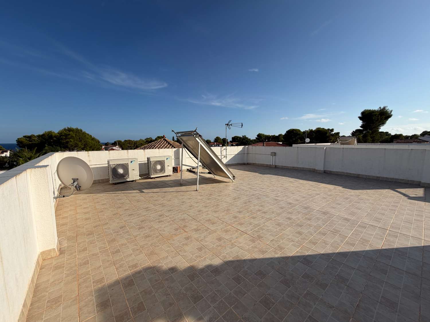Casa moderna con piscina a 450m de la playa