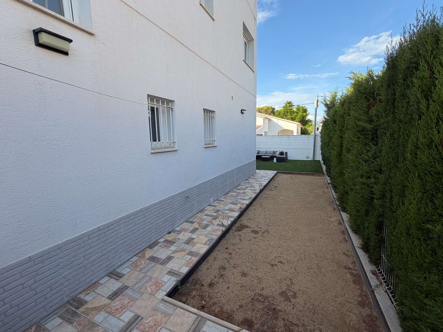 Casa moderna con piscina a 450m de la playa