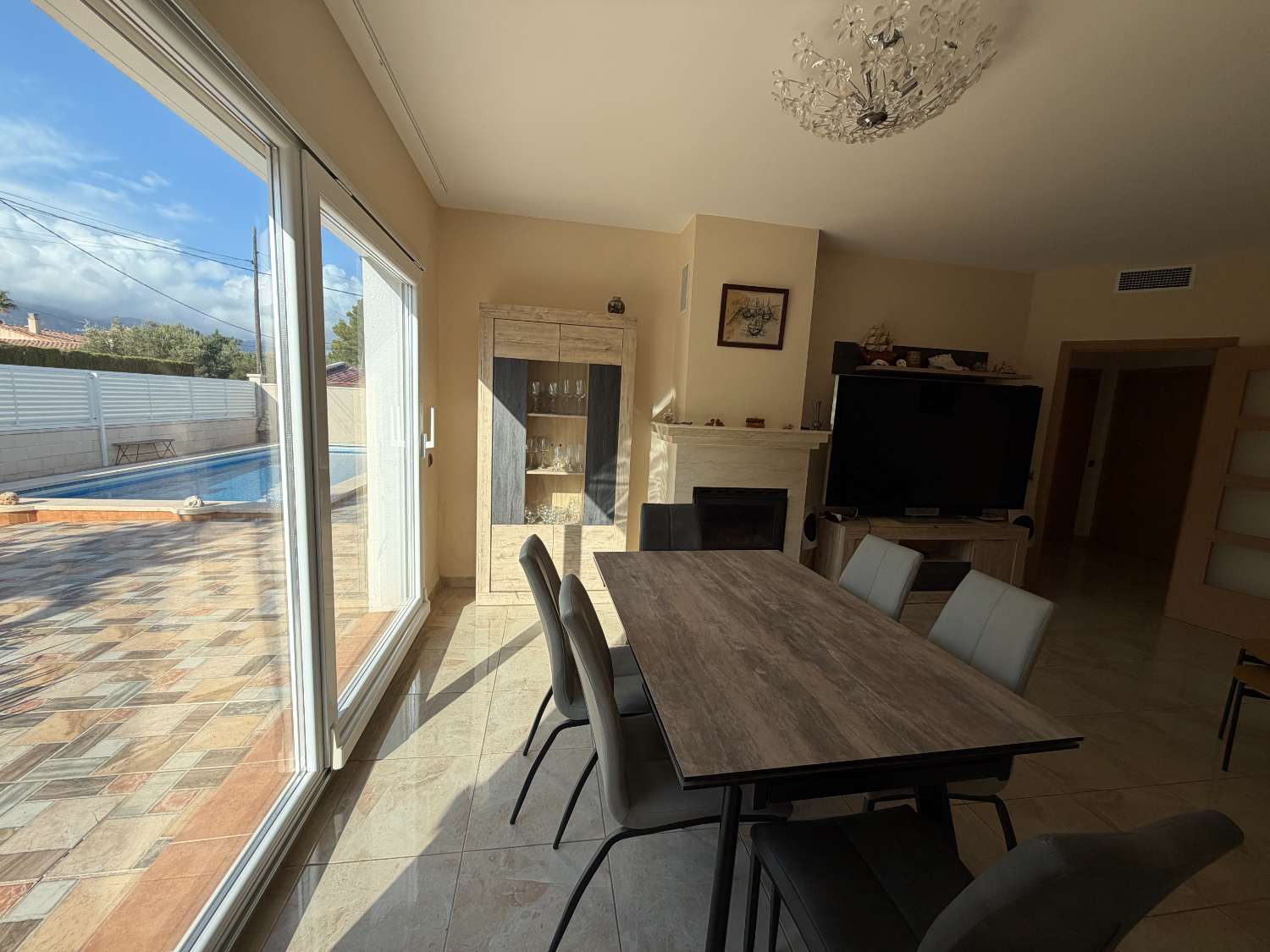 Casa moderna con piscina a 450m de la playa