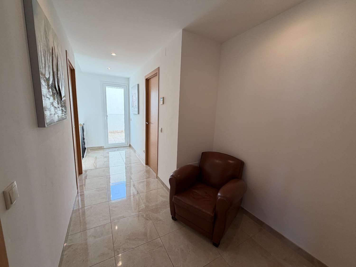 Casa moderna con piscina a 450m de la playa